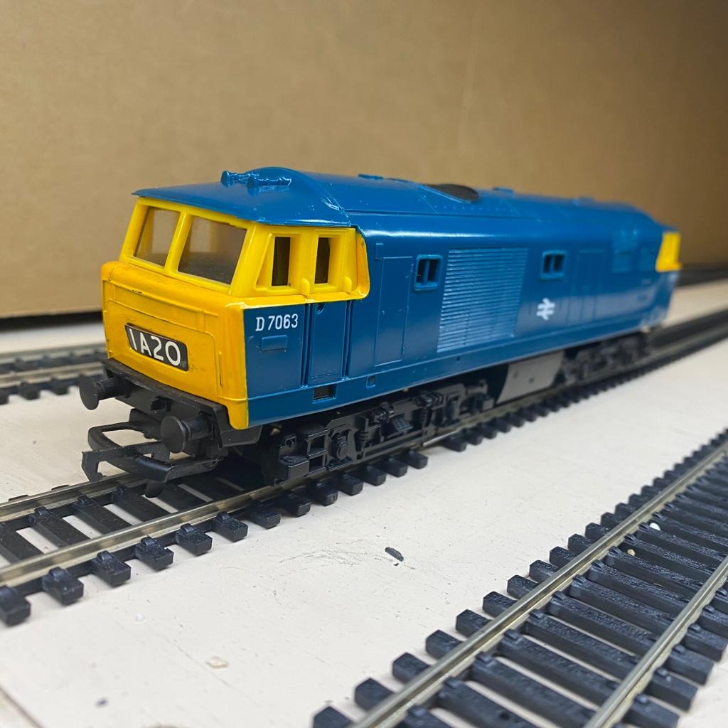 Hornby Train – Class 35 Hymek in BR blue, OO gauge (L286)