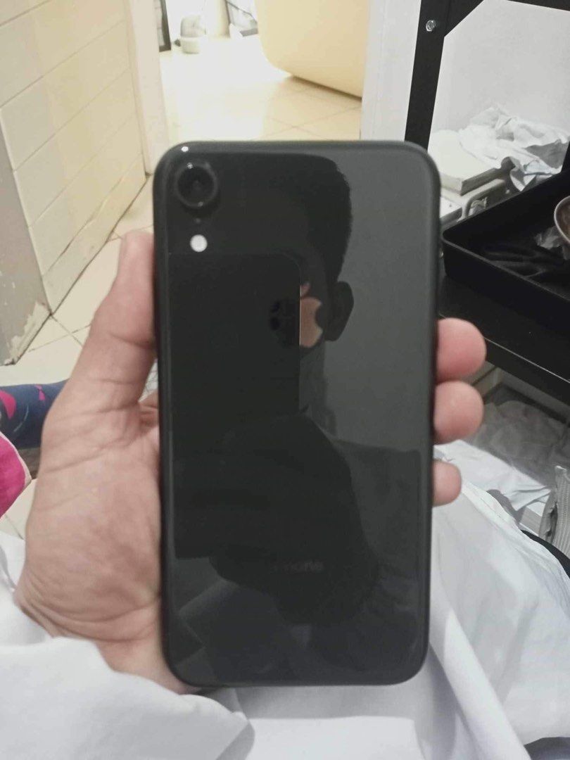 Iphone Xr 256gb (Lcd Issue) (Category: iPhone X Series) located in Malabon City. Submitted by jenq07 (Listing ID 1245068269, Image 2). Description: Sira na po lcd other than that wala na pong issue ( view pics for Issue) .