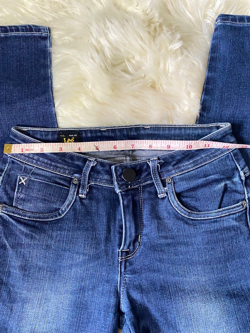 Lee Denim Jeans (Category: Jeans) located in Santa Rosa. Submitted by rockitlee (Listing ID 1245137181, Image 2). Description: •Size 25 •Length 32.8 •Slightly negotiable •Rfs: Decluttering.