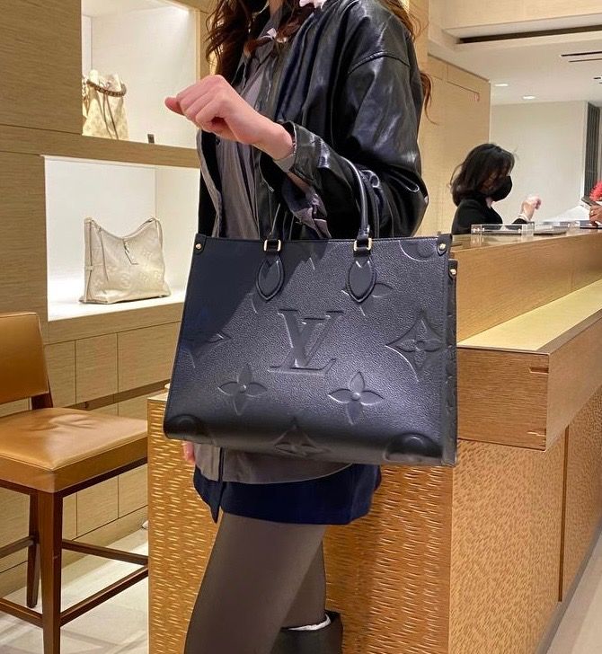 LV OnTheGo MM in Noir (Black)