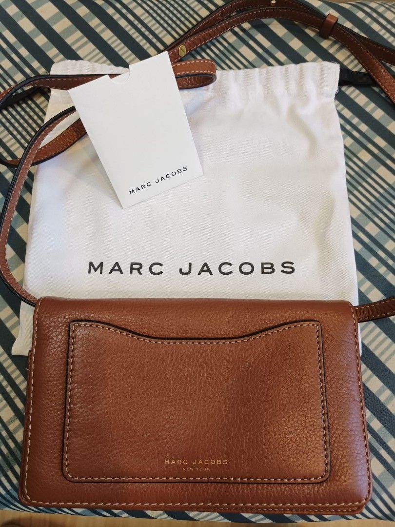 MARC JACOBS RECRUIT PEBBLED LEATHER WALLET ON STRAP Mink