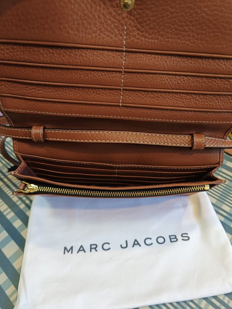 MARC JACOBS RECRUIT PEBBLED LEATHER WALLET ON STRAP Mink