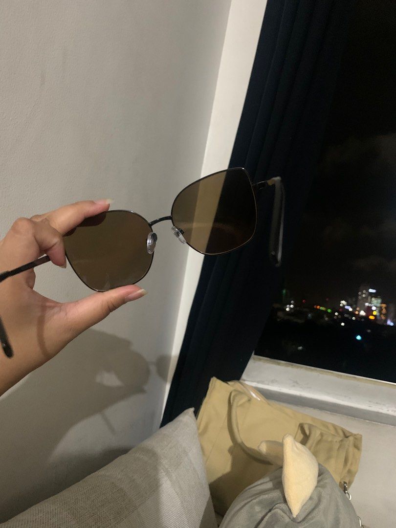 Miniso Sunglass (Category: Sunglasses & Eyewear) located in Quezon City. Submitted by deamyclutter (Listing ID 1245200803, Image 2). Description: Pre-loved 🥰 - no original packaging - expect some signs of usage - for wide face.