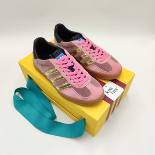 N2105 Gucci x Adidas Gazelle Pink Valet