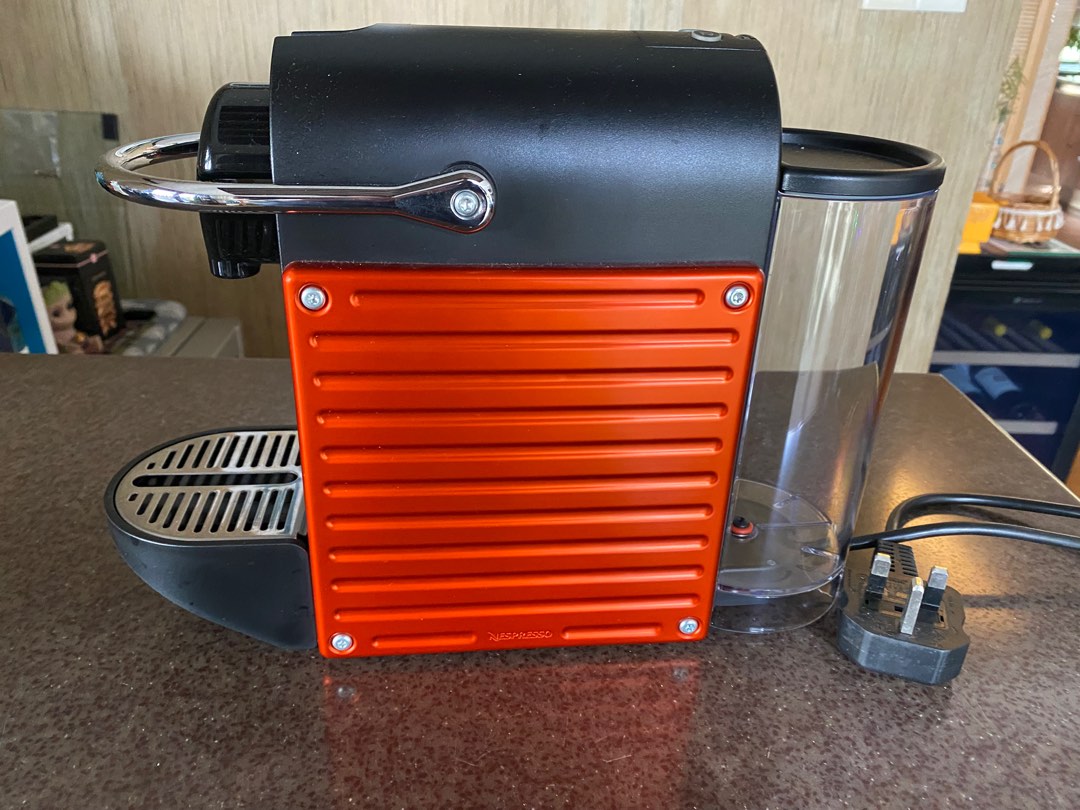 Nespresso Pixie (faulty), TV & Home Appliances, Kitchen Appliances