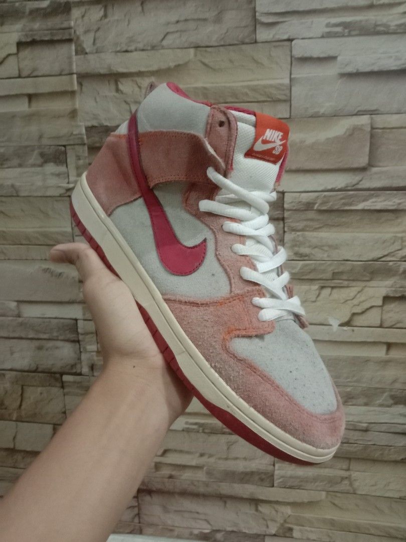 Nike sb dunk high rose hotsell