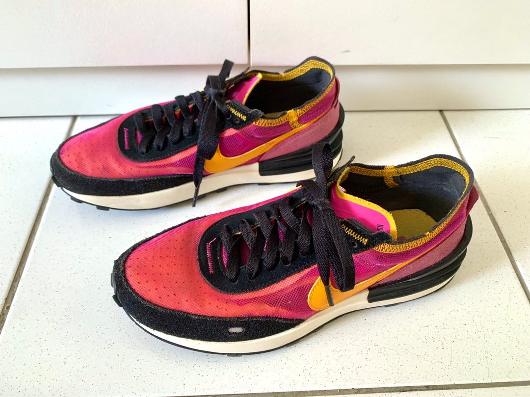 Fuchsia shop nike shoes