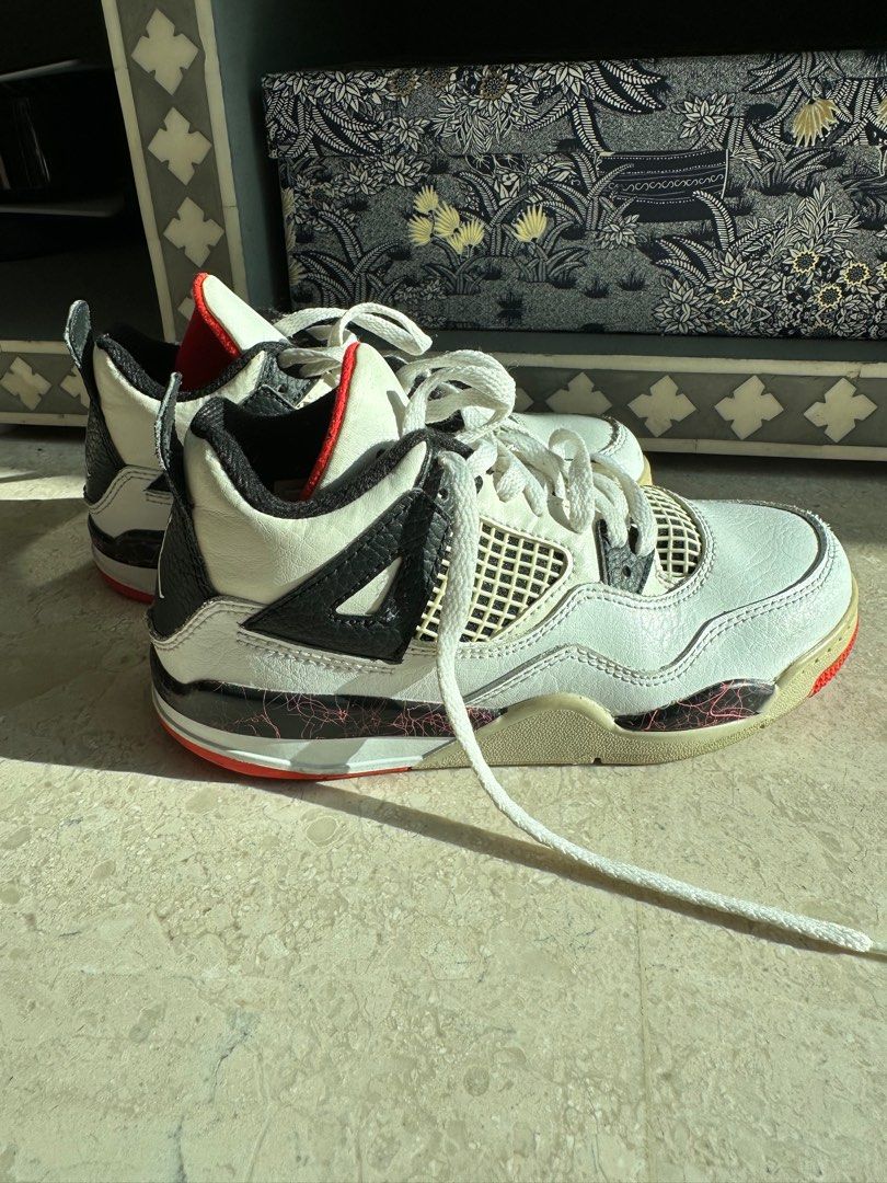 Jordan air shop 1 size 4