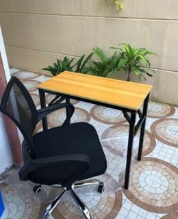 Office chair and folding table ( free delivery selected places )