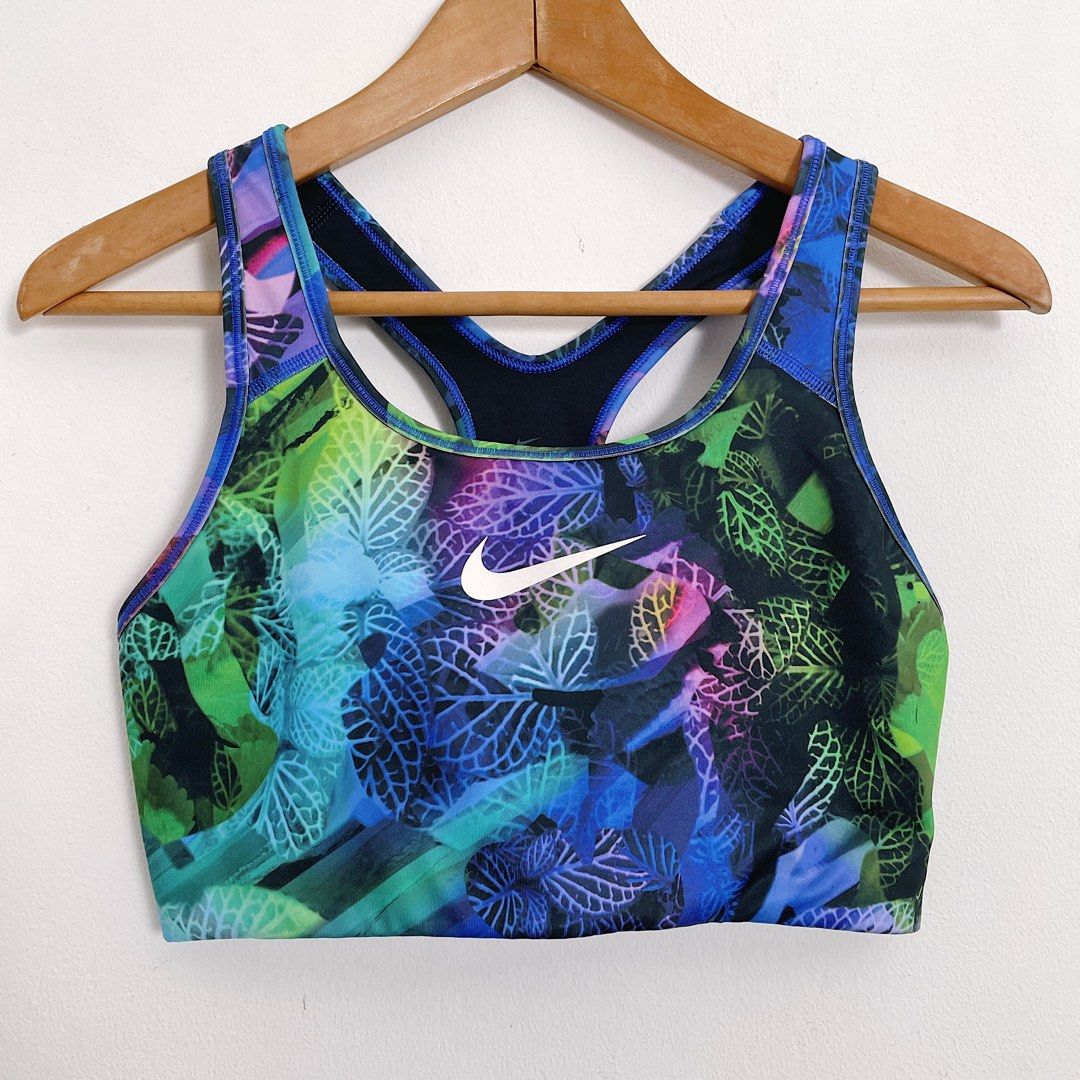 Nike Women's Victory Compression Bra Blue, Women's Fashion, Activewear on  Carousell