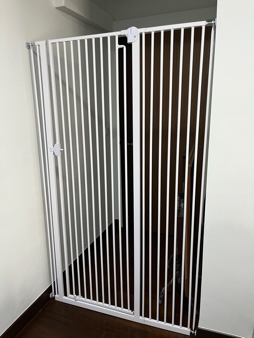 Pet Gate + Extension, Pet Supplies, Homes & Other Pet Accessories on