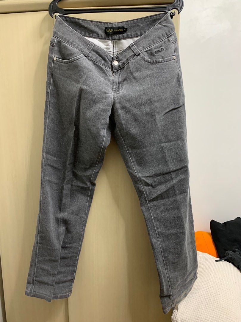 Plains & Prints RAF Relaxed fit Gray Jeans (Category: Jeans) located in Las Pinas. Submitted by nikc12 (Listing ID 1245227717, Image 1). Description: Plains & Prints relaxed fit gray jeans 28 x 37 Similar fit to Uniqlo women’s M pants 27.