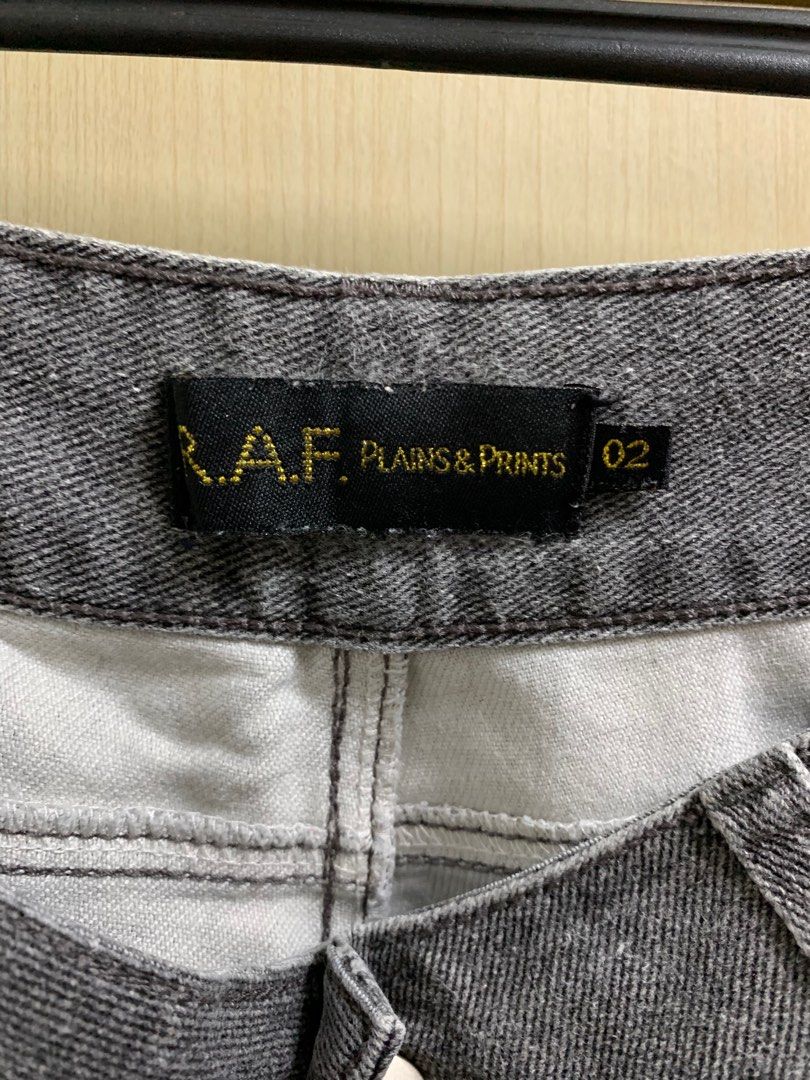 Plains & Prints RAF Relaxed fit Gray Jeans (Category: Jeans) located in Las Pinas. Submitted by nikc12 (Listing ID 1245227717, Image 2). Description: Plains & Prints relaxed fit gray jeans 28 x 37 Similar fit to Uniqlo women’s M pants 27.