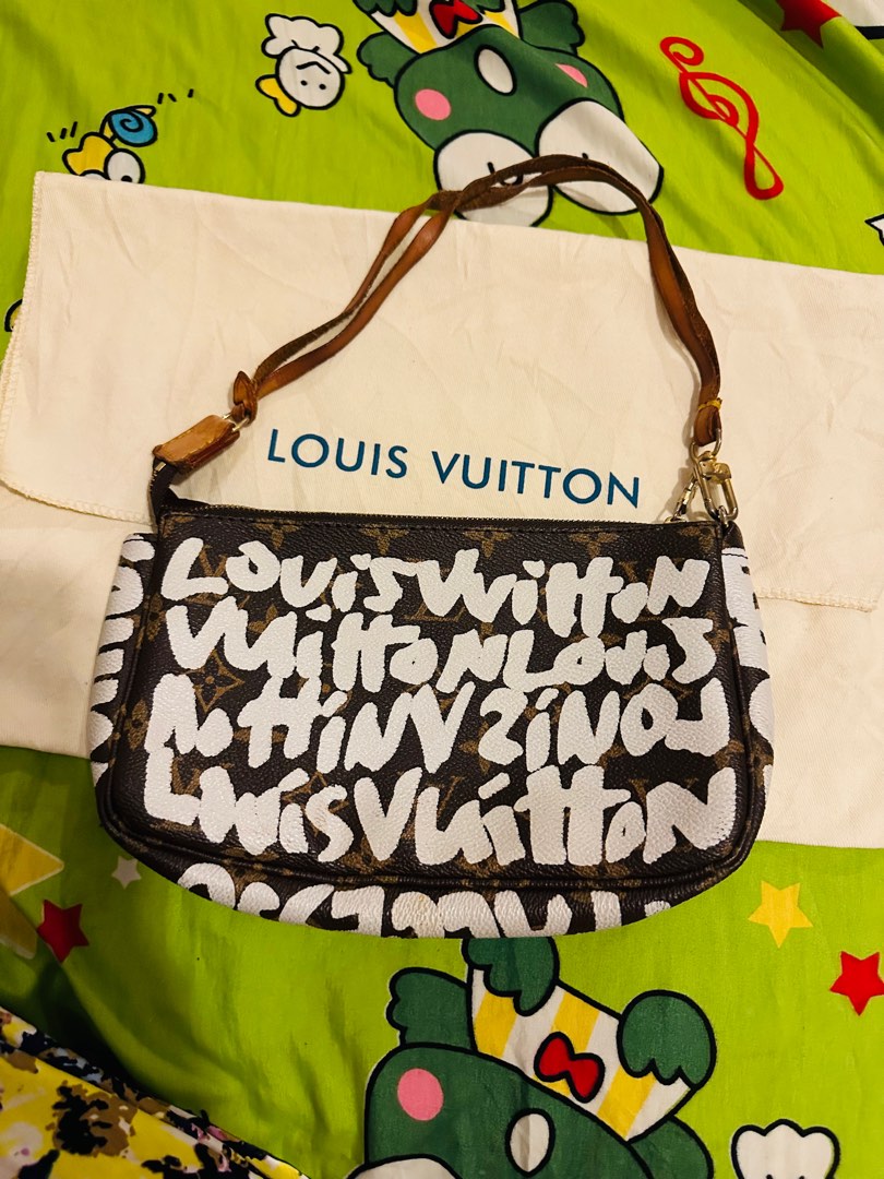 Louis Vuitton - Graffiti Pochette - Pre-Loved