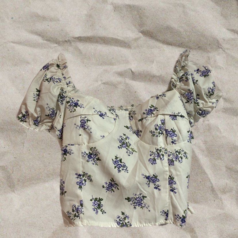 Puff sleeves flower crop top (Category: Others Tops) located in Tuguegarao City. Submitted by pavlene (Listing ID 1245164818, Image 1). Description: .