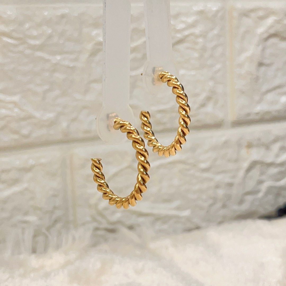 Fashion jewelry on sale hoop earrings