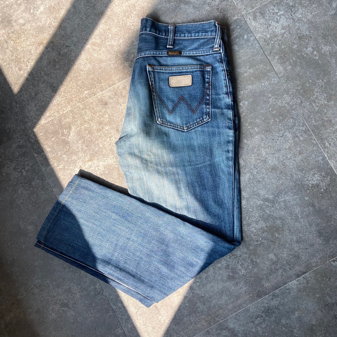 Wrangler Ripped Jeans, Fesyen Pria, Pakaian , Bawahan di Carousell