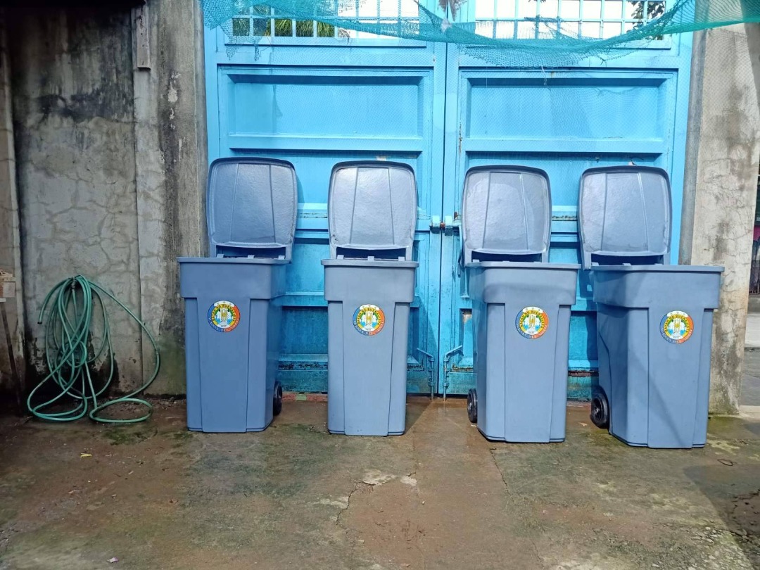 ROLLING TRASH BIN on Carousell