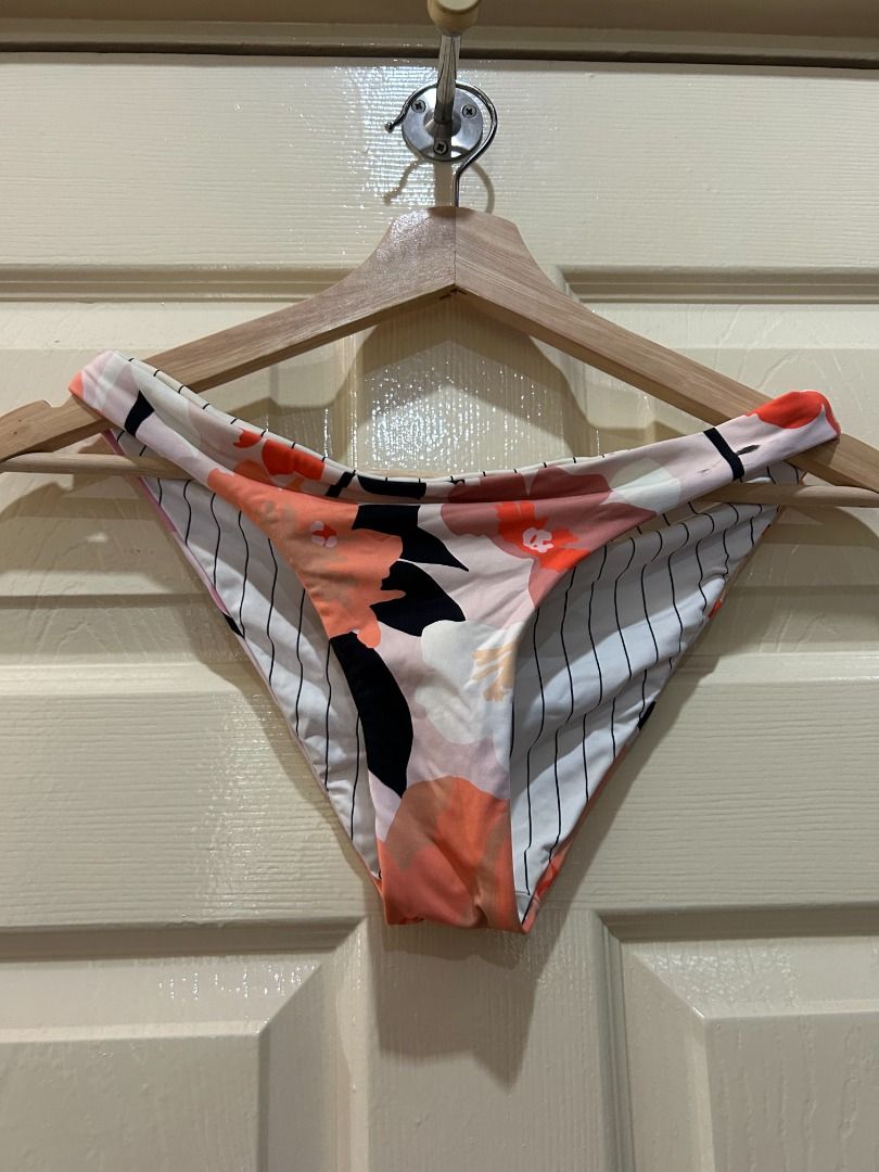 Roxy Bikini (Category: Bikinis & Swimsuits) located in Kuala Lumpur. Submitted by hspearman544281 (Listing ID 1245098897, Image 2). Description: Roxy Bikini Size Medium Excellent condition, worn once. Selling as it no longer fits me. Collection from a smoke free/pet free home in Desa Park City - Kepong..