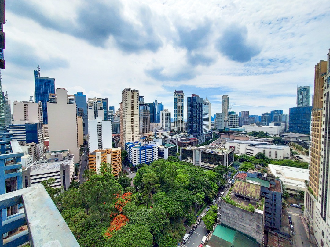 **RUSH** For Sale Eton Parkview Greenbelt 1BEDROOM Loft Condo in