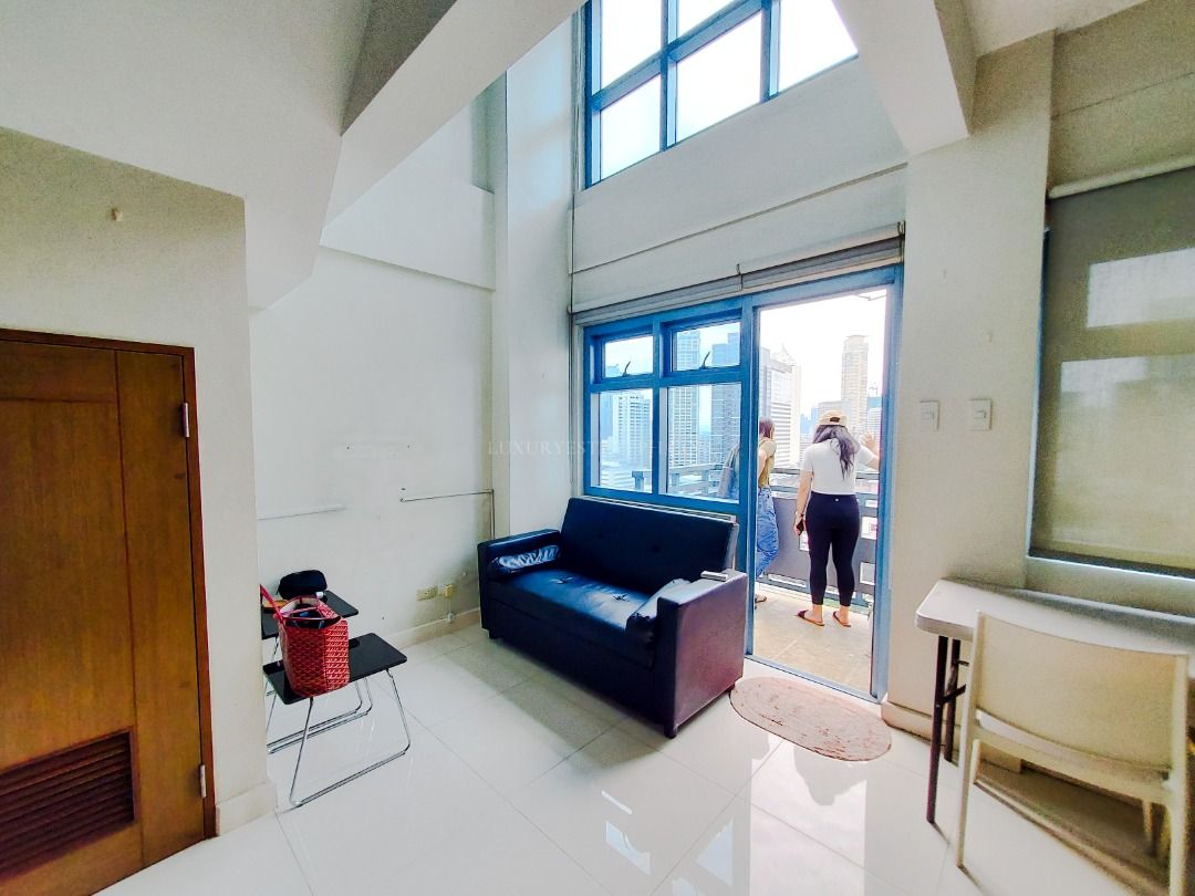 **RUSH** For Sale Eton Parkview Greenbelt 1BEDROOM Loft Condo in