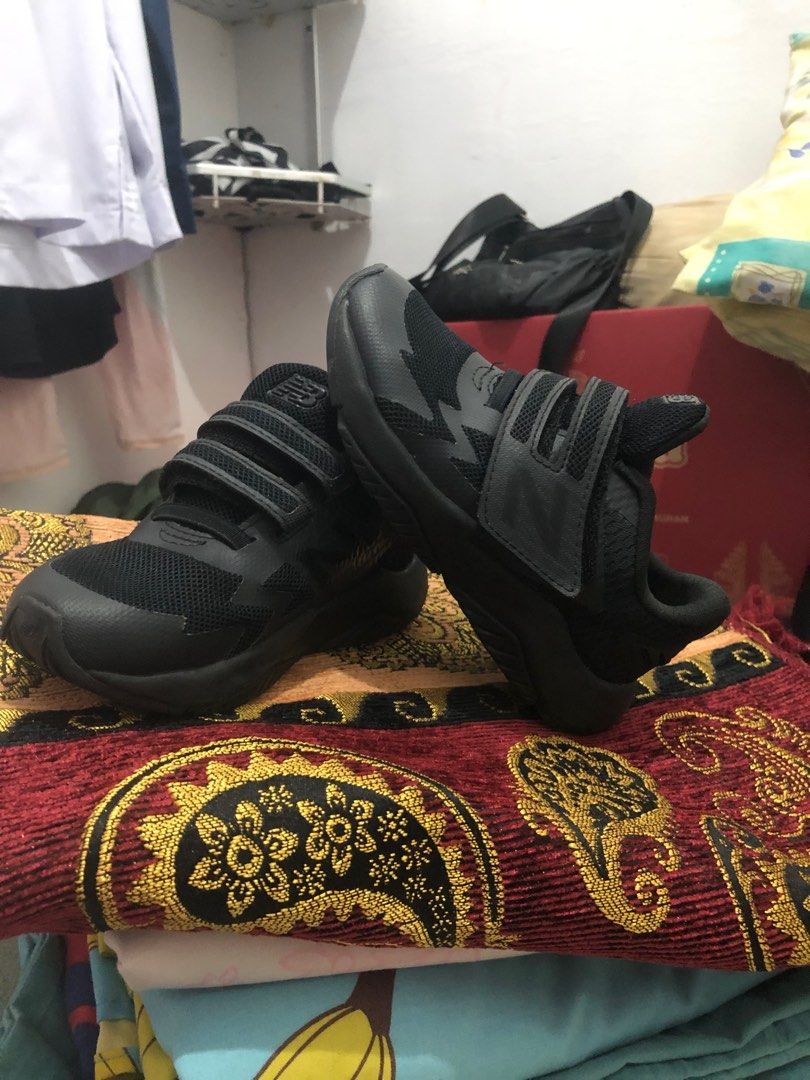 new balance full black