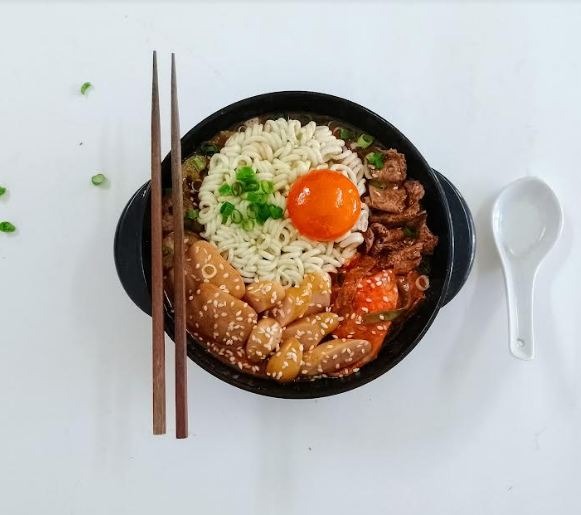 "Artificial fake food" "Simulated“Kimchi”mee soup display" )will make base on photos/details u