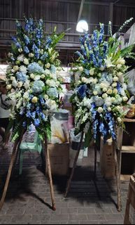 SPECIAL WREATH STANDEE ARRANGEMENT WITH TOUCH BLUE 💙