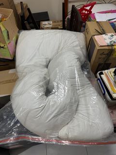 U-shaped pregnancy body pillow
