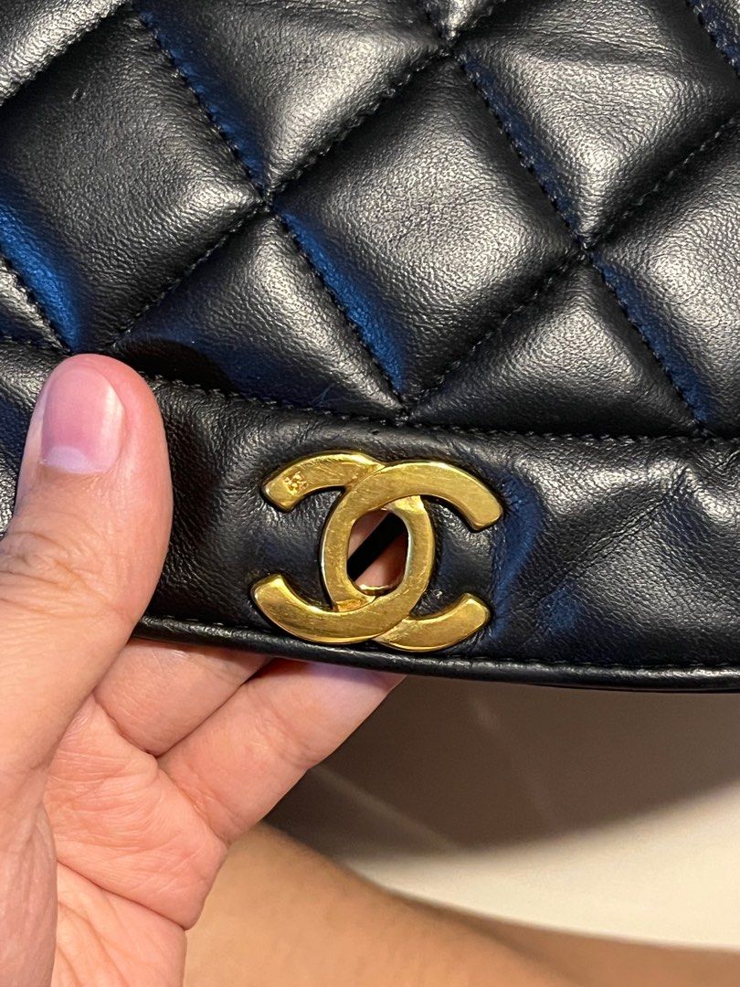 Chanel Diana Medium (Category: Luxury Bags & Wallets) located in Makati City. Submitted by gbyethinx (Listing ID 1245149046, Image 2). Description: Vintage Chanel Diana Medium Size Guaranteed authentic or money back if proven fake Replaced back screws No more holo Meet ups possible in BGC Else, shipping .