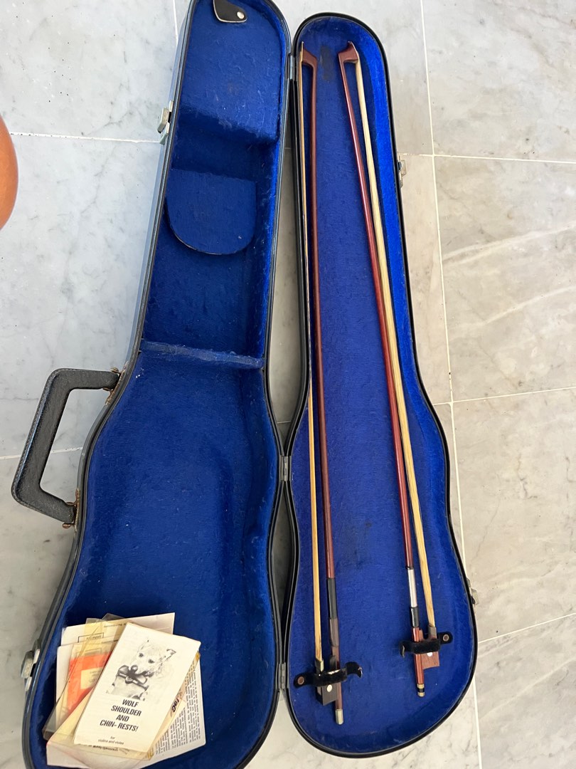 Violin and bows, Hobbies & Toys, Music & Media, Musical Instruments on