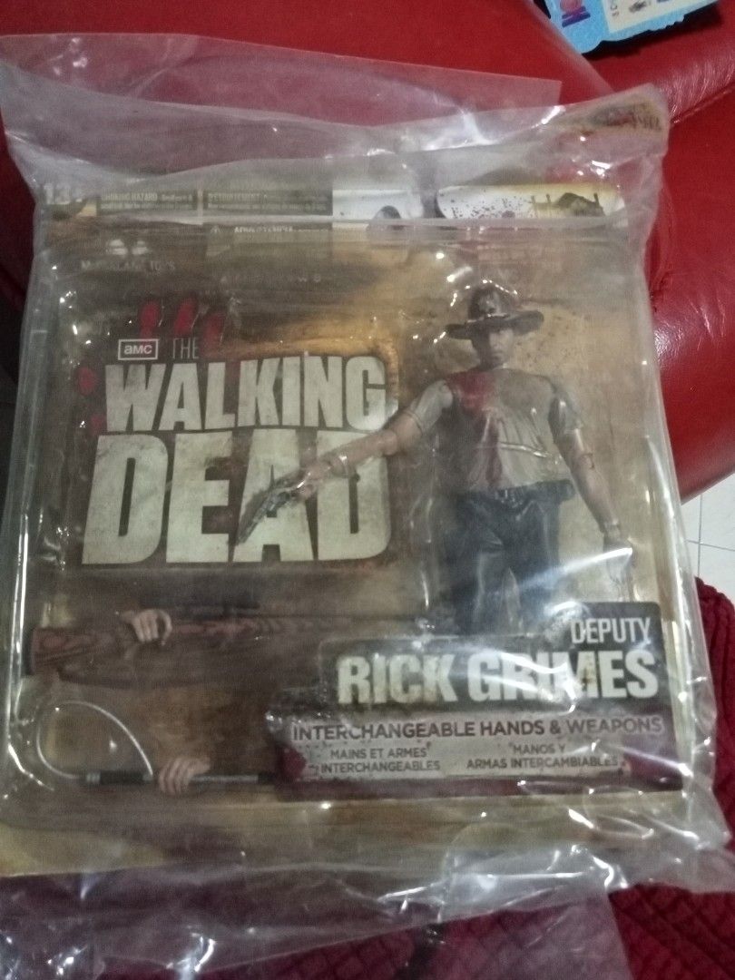Walking dead (Category: Toy Figures) located in Singapore. Submitted by wolverine2576 (Listing ID 1245162003, Image 1). Description: .