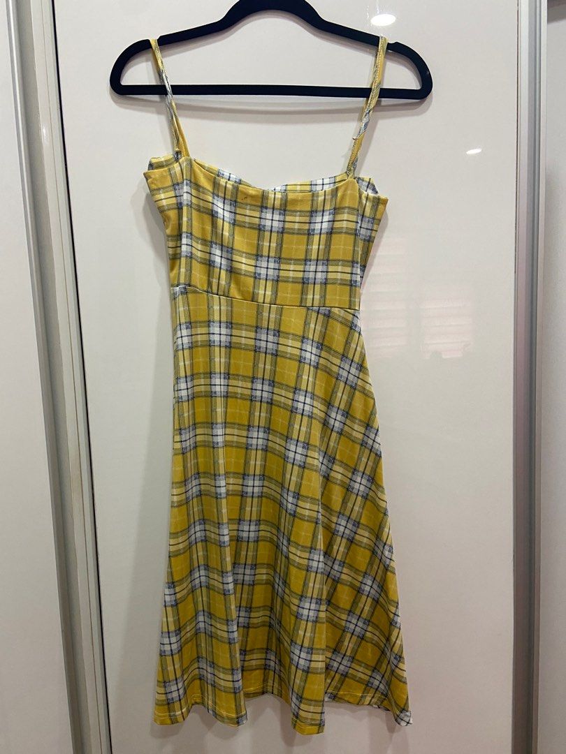 Yellow plaid summer dress (Category: Dresses) located in Cebu City. Submitted by tingaling0 (Listing ID 1245107788, Image 2). Description: •Stretchy and light fabric •Great as a beach cover up •Fits small to medium RFS: Decluttering.