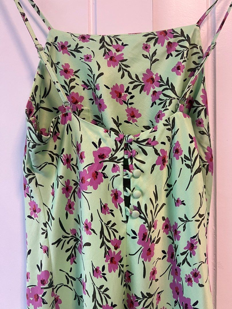 Zara silk mini dress (Category: Dresses) located in Manila. Submitted by rcxp_ (Listing ID 1245132431, Image 2). Description: Fits S-M.