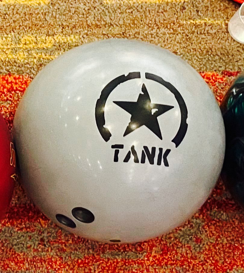 14lb Motiv Carbide Tank Bowling Ball, Sports Equipment, Sports & Games