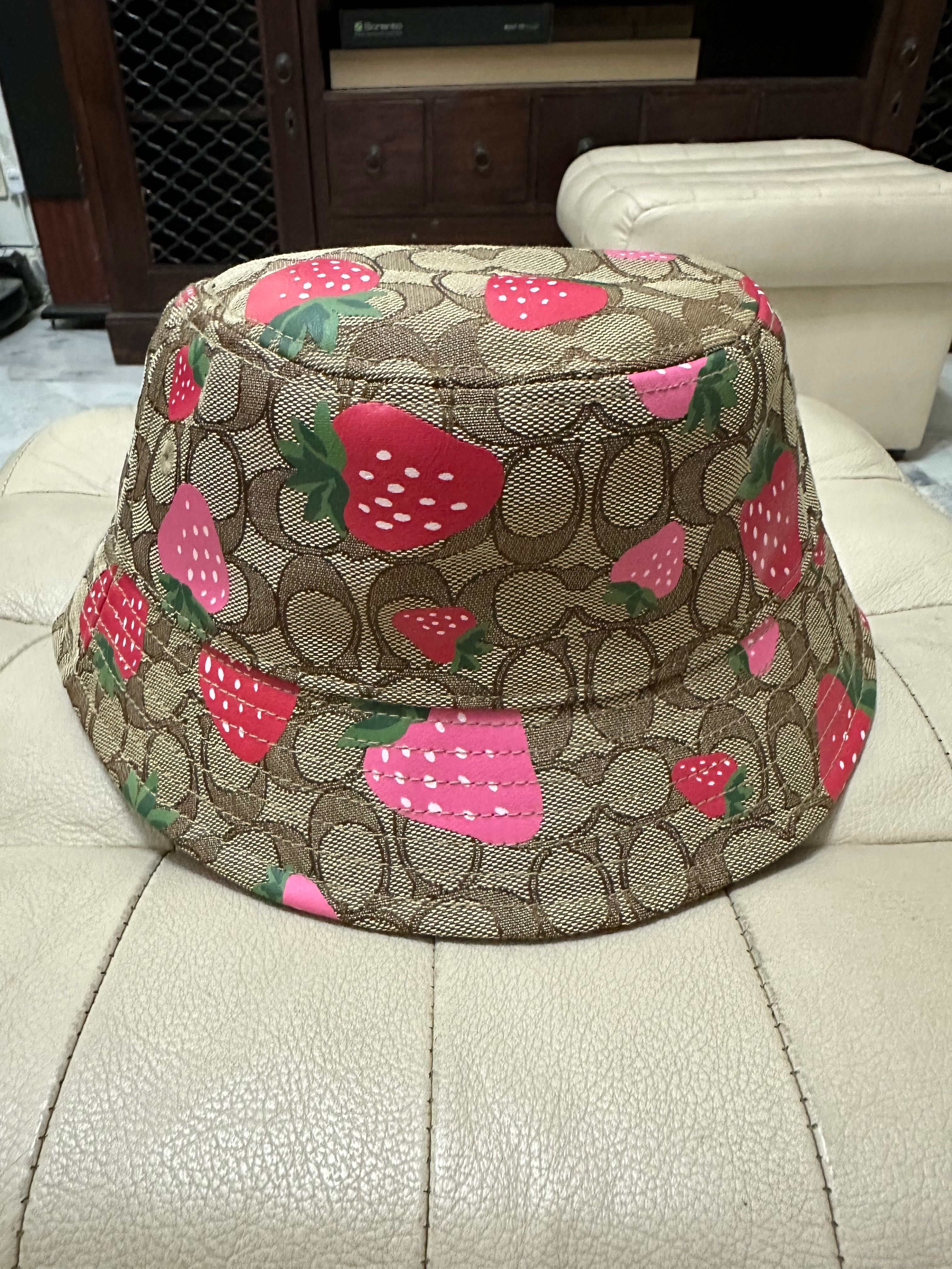 Gucci strawberry bucket best sale hat