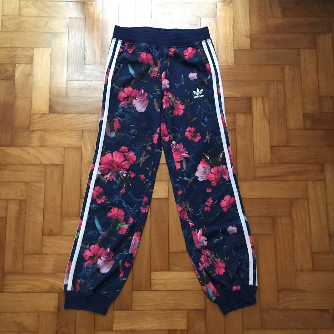 adidas 3-Stripe Flower Sweatpant | Urban Outfitters