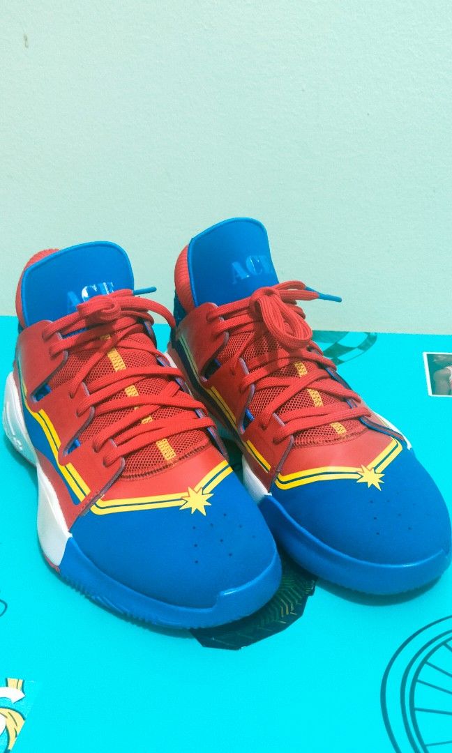 Captain marvel outlet basketball shoes