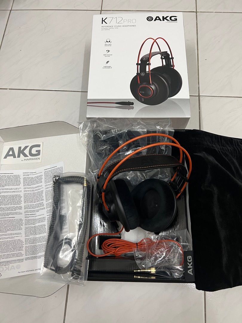 AKG K712, 耳機及錄音音訊設備, 頭戴式耳機在旋轉拍賣