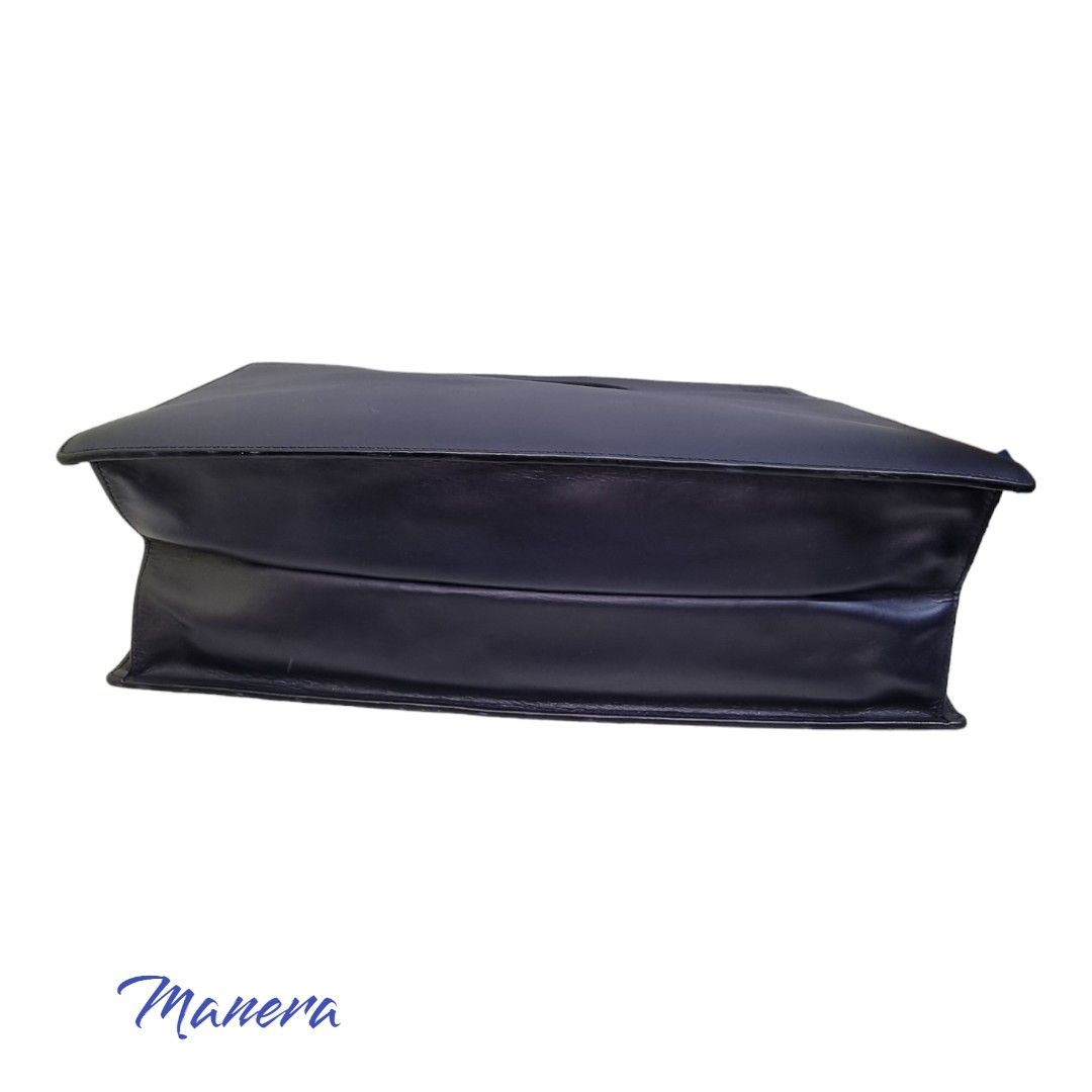Authentic LOEWE Cirle bag (Category: Luxury Bags & Wallets) located in Quezon City. Submitted by manerarestorationservices (Listing ID 1245307827, Image 3). Description: Money back Guarantee 💯% Guaranteed authentic *Brand: LOEWE *Materials: Hard calfskin leather *Color: NAVY BLUE *Size: LARGE W: 15 x H: 13 Inches *Condition: 8.5/10 -Used * Inclusions: dustbag Rank review by the criterion of our shop about the products condition and level. 10 : B
