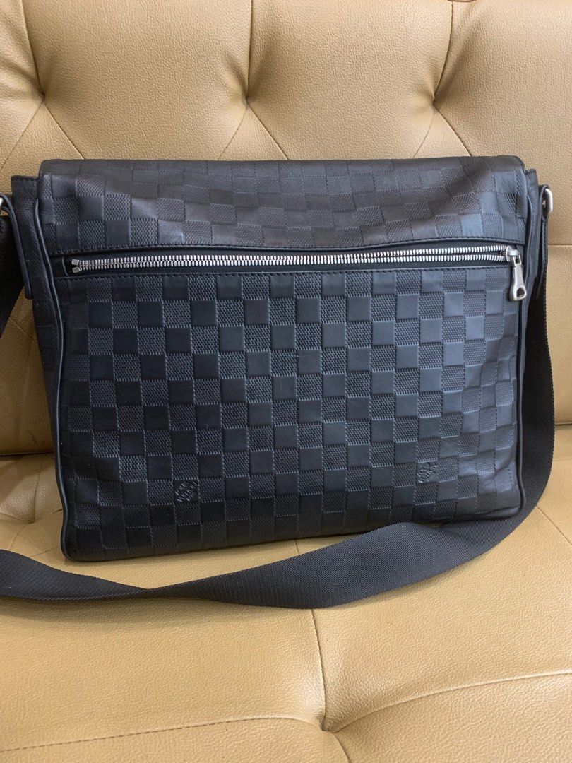 Louis Vuitton District PM Onyx Damier Infini