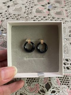 Authentic Onyx earrings in Japan Gold