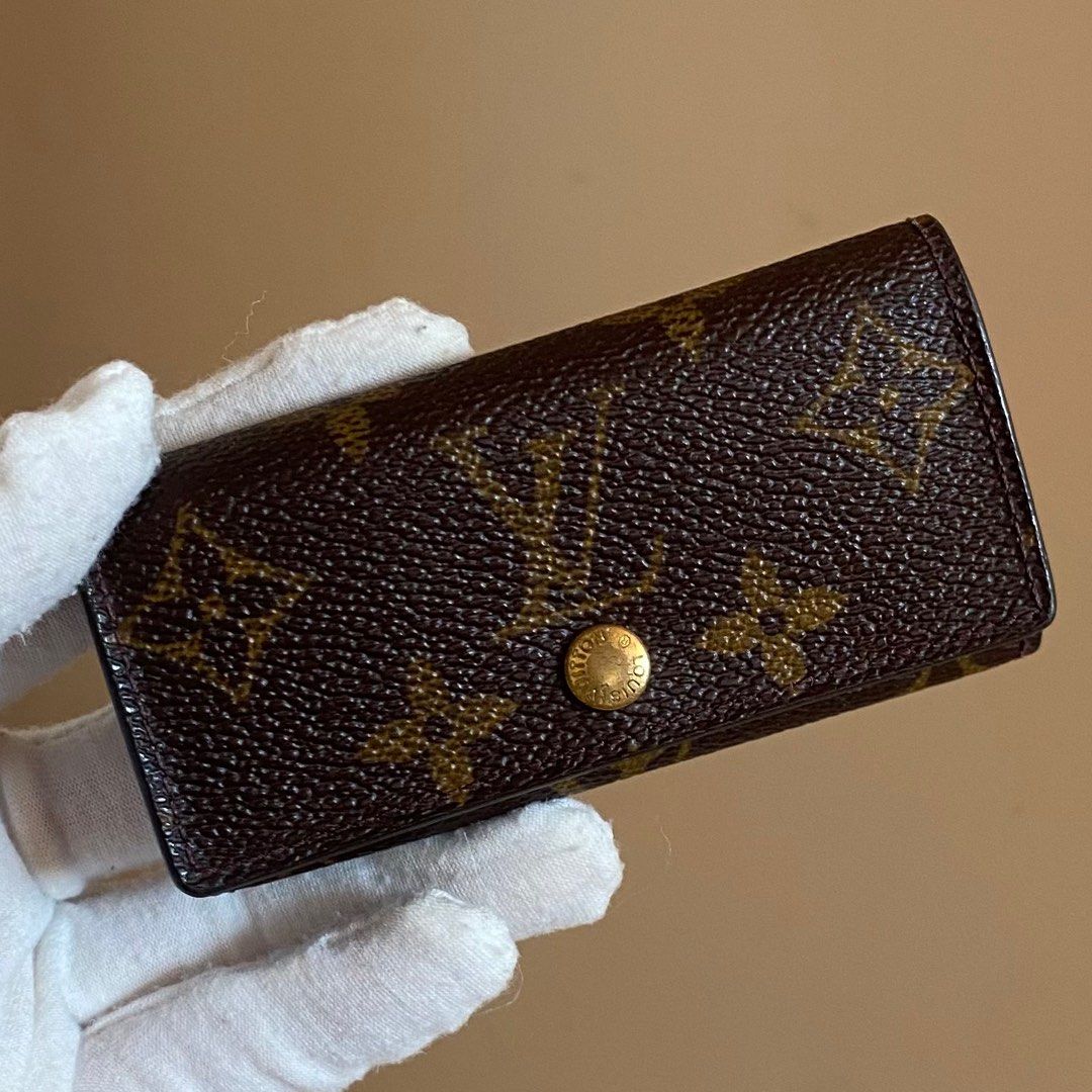 Authentic Vintage LV Louis Vuitton Key Holder Monogram, Luxury, Bags &  Wallets on Carousell