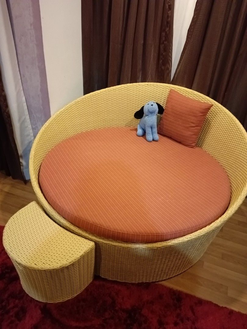 Big synthetic rattan round sofa with detachable stool and cushion