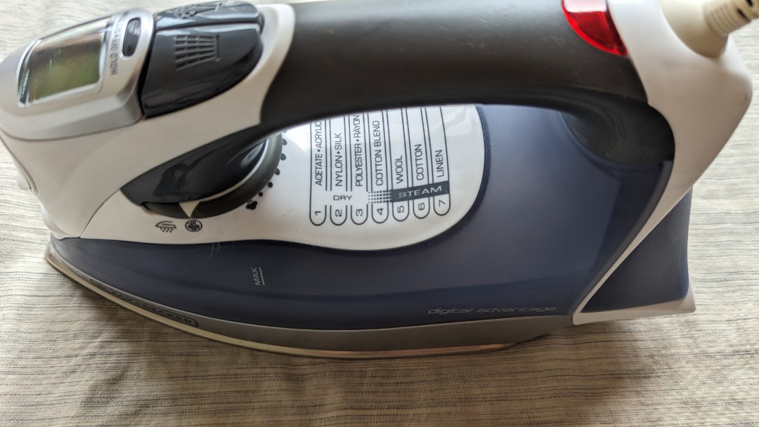 BLACK+DECKER Digital Advantage Professional Steam Iron, D2530