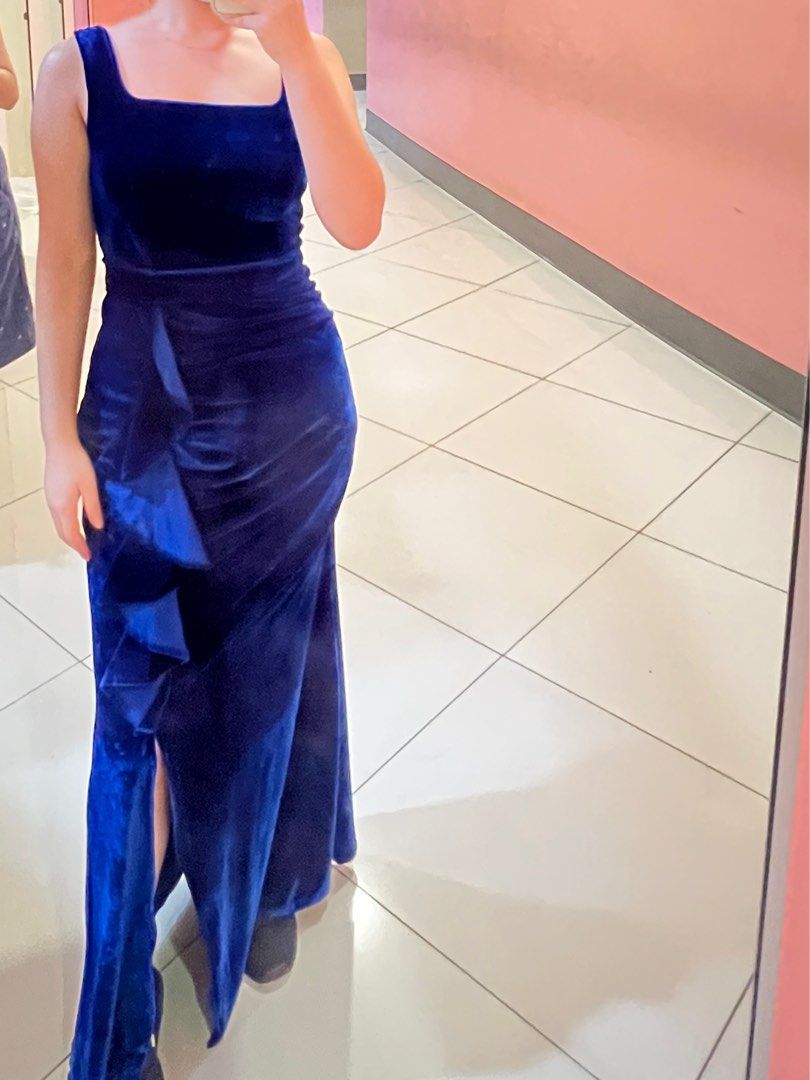 Blue Velvet Slit Dress (Category: Evening dresses & gowns) located in Manila. Submitted by valentinajade0120 (Listing ID 1245284732, Image 2). Description: - worn once - padded - no flaws - slightly stretchy - fits medium frame.