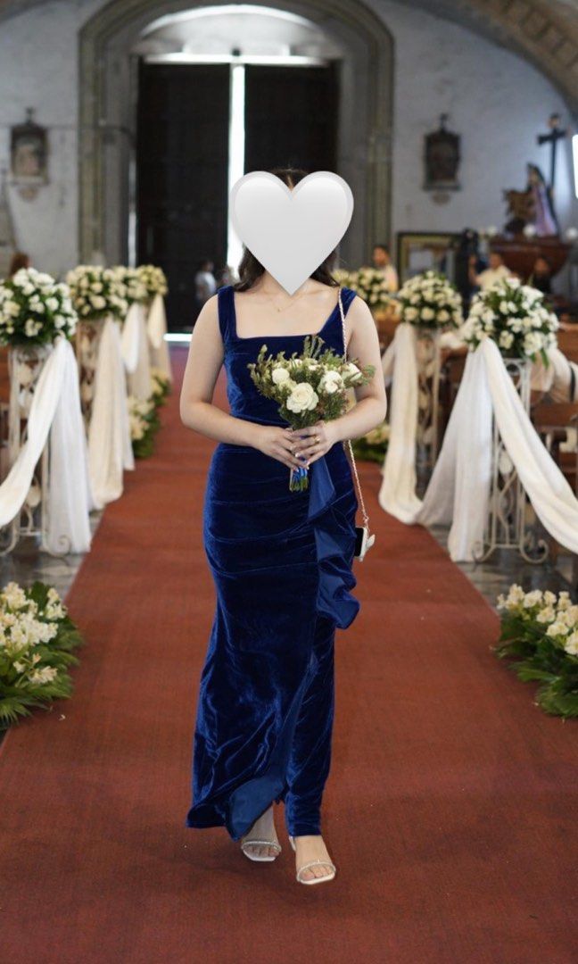 Blue Velvet Slit Dress (Category: Evening dresses & gowns) located in Manila. Submitted by valentinajade0120 (Listing ID 1245284732, Image 1). Description: - worn once - padded - no flaws - slightly stretchy - fits medium frame.