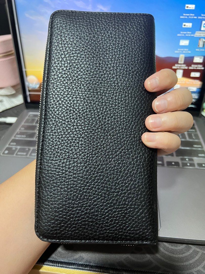 BRAND NEW CALVIN KLEIN LONG WALLET (Category: Wallets & Card holders) located in Manila. Submitted by dballison (Listing ID 1245381571, Image 3). Description: BRAND NEW CALVIN KLEIN LONG WALLET - Brand new and Original - with tags - Bought from AU - Pebbled Leather (soft) - Super nice in actual - no box and plastic .