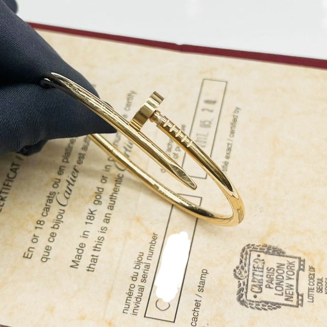 Cartier stamp outlet on bracelet