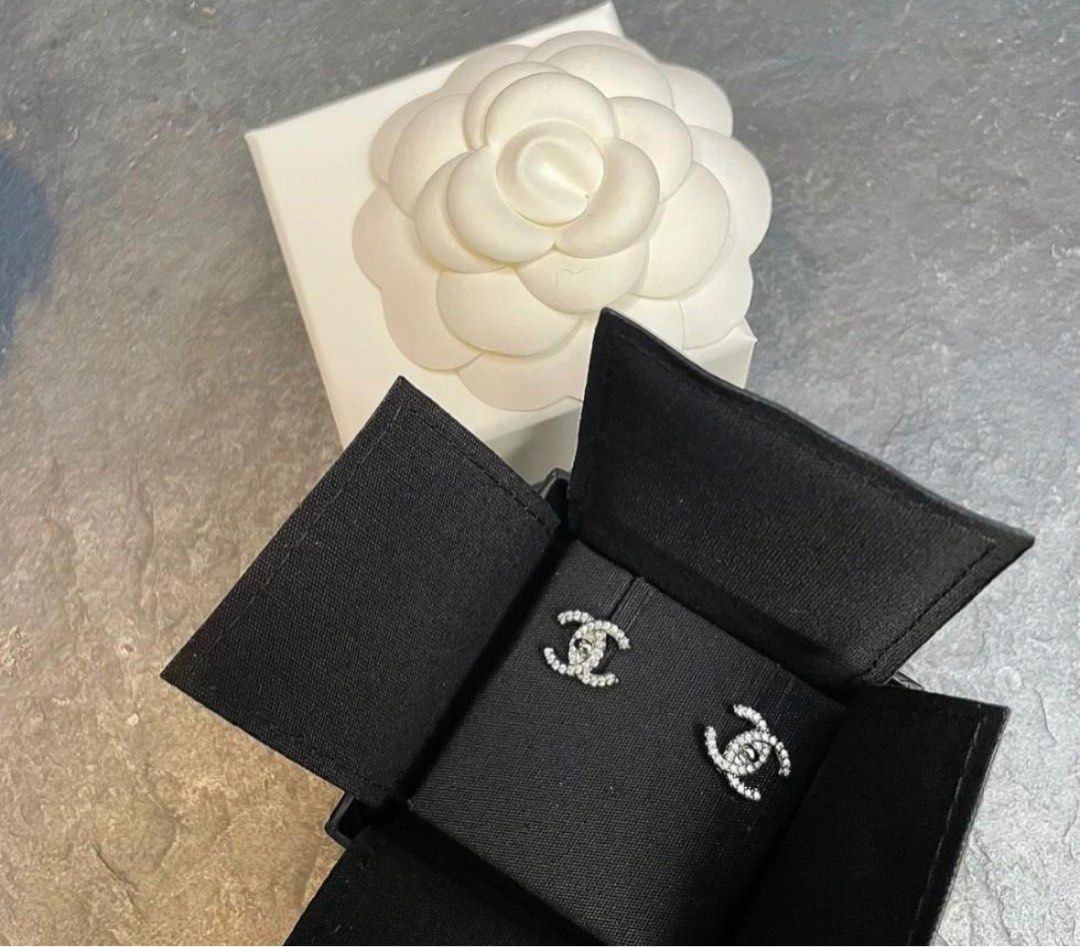 Double lock earrings store
